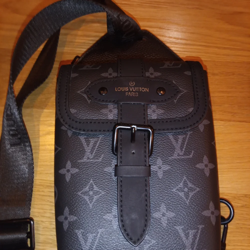 Louis Vuitton Black Monogram Men's Bag - Picture 3 of 7